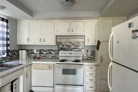 House in New Port Richey, Florida 3 bedrooms, 80.27 sq.m. № 1898428 - photo 5