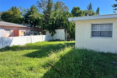House in New Port Richey, Florida 3 bedrooms, 80.27 sq.m. № 1898428 - photo 11