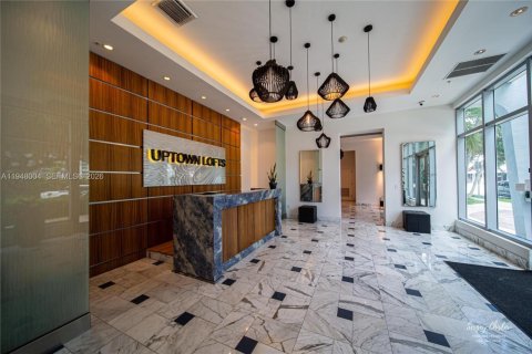 Condo in Miami, Florida, 2 bedrooms  № 2011642 - photo 2