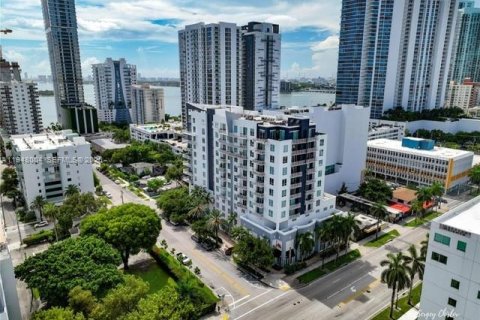 Condo in Miami, Florida, 2 bedrooms  № 2011642 - photo 5
