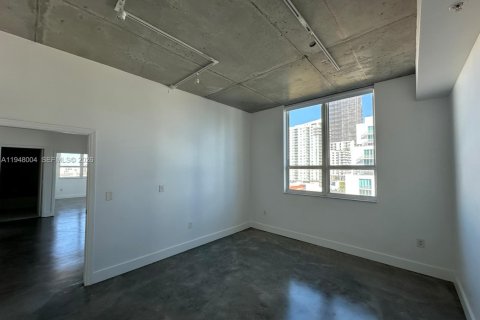 Condo in Miami, Florida, 2 bedrooms  № 2011642 - photo 22