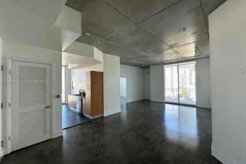 Condo in Miami, Florida, 2 bedrooms  № 2011642 - photo 8