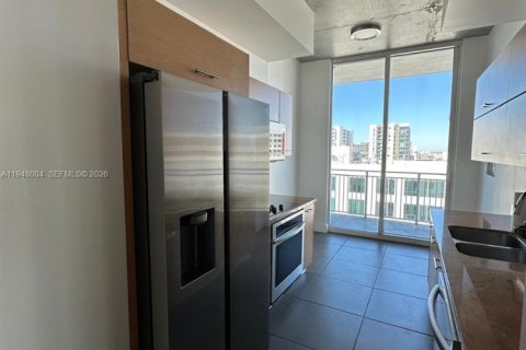 Condo in Miami, Florida, 2 bedrooms  № 2011642 - photo 13