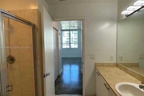 Condo in Miami, Florida, 2 bedrooms  № 2011642 - photo 24
