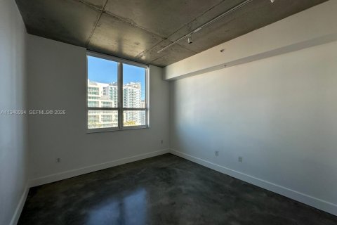 Condo in Miami, Florida, 2 bedrooms  № 2011642 - photo 21