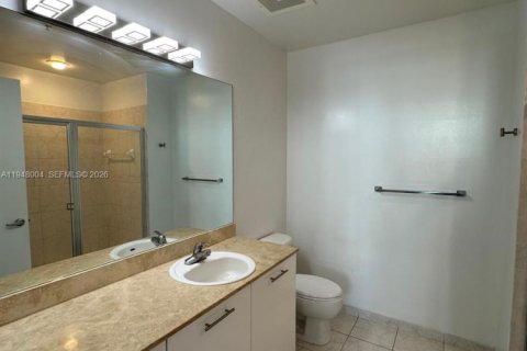 Condo in Miami, Florida, 2 bedrooms  № 2011642 - photo 23