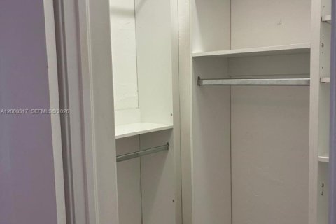 Condominio en venta en Miami Shores, Florida, 2 dormitorios, 73.3 m2 № 2066857 - foto 11