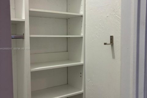 Condominio en venta en Miami Shores, Florida, 2 dormitorios, 73.3 m2 № 2066857 - foto 13