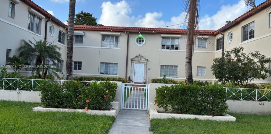 Condominio en Miami Shores, Florida, 2 dormitorios  № 2066857