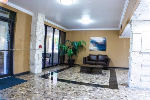 Condominio en venta en North Miami, Florida, 2 dormitorios, 117.06 m2 № 1962695 - foto 12