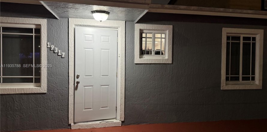 Adosado en Miami Gardens, Florida 3 dormitorios, 79.34 m2 № 1993905