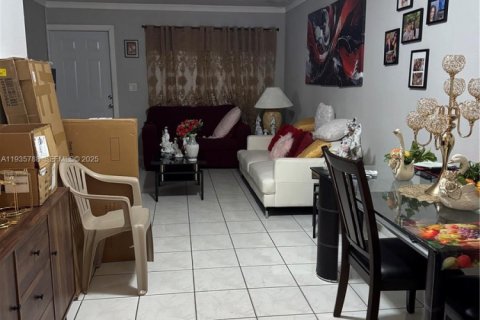 Adosado en venta en Miami Gardens, Florida, 3 dormitorios, 79.34 m2 № 1993905 - foto 9