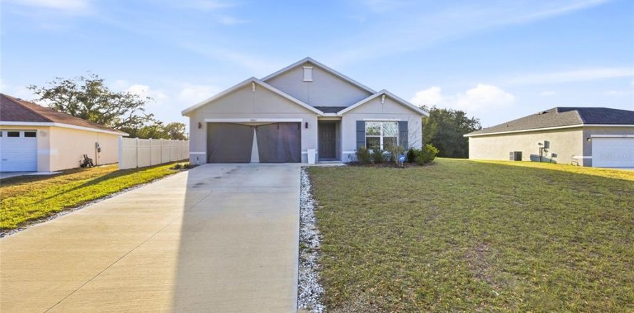 House in Ocala, Florida 4 bedrooms, 169.73 sq.m. № 2151237