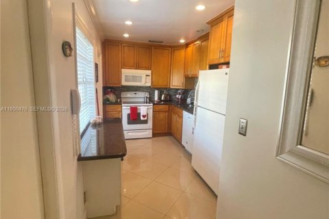 Condominio en venta en Lauderdale Lakes, Florida, 2 dormitorios, 96.99 m2 № 2005934 - foto 5
