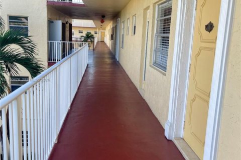 Condominio en venta en Lauderdale Lakes, Florida, 2 dormitorios, 96.99 m2 № 2005934 - foto 4