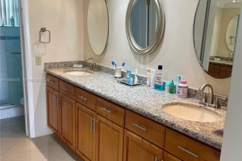 Condominio en venta en Lauderdale Lakes, Florida, 2 dormitorios, 96.99 m2 № 2005934 - foto 21