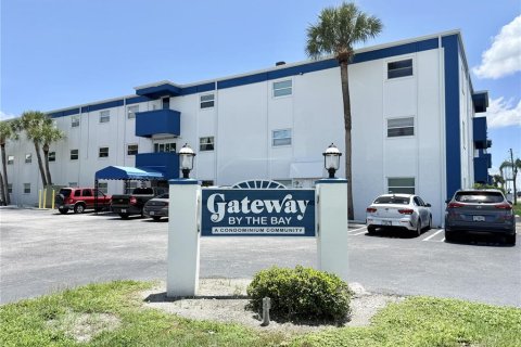 Condo à Saint Petersburg, Floride, 2 chambres № 2427162