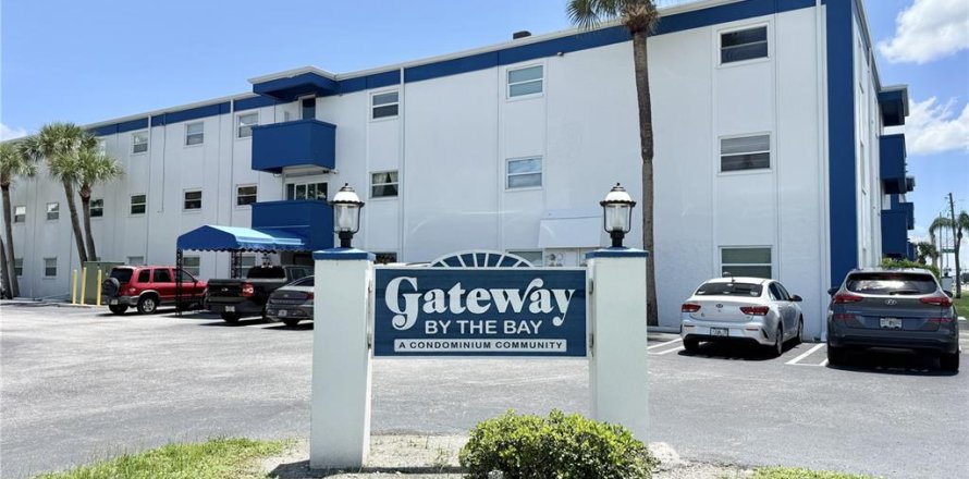 Condo à Saint Petersburg, Floride, 2 chambres № 2427162