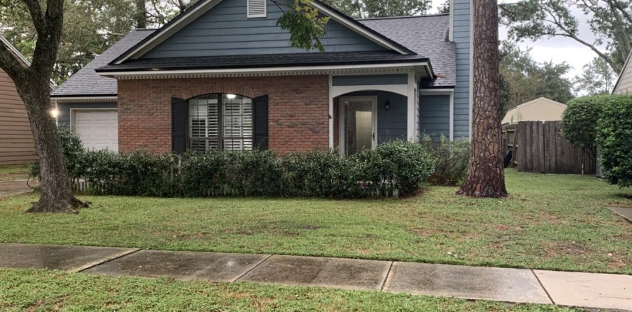 House in Jacksonville, Florida 2 bedrooms, 118.54 sq.m. № 801849