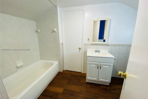 Immobilier commercial à vendre à Hollywood, Floride: 149.94 m2 № 2062468 - photo 27