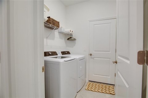 House in Bradenton, Florida 2 bedrooms, 145.3 sq.m. № 1885740 - photo 13