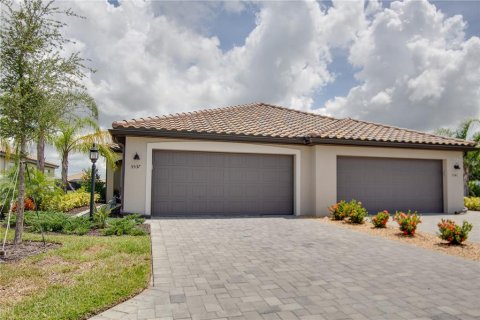 House in Bradenton, Florida 2 bedrooms, 145.3 sq.m. № 1885740 - photo 1