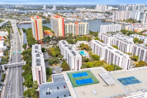 Купить кондоминиум в Санни-Айлс-Бич, Флорида 1 спальня, 71.26м2, № 1996437 - фото 16