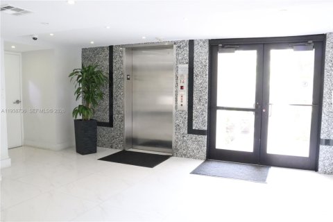 Copropriété à vendre à Sunny Isles Beach, Floride: 1 chambre, 71.26 m2 № 1996437 - photo 14