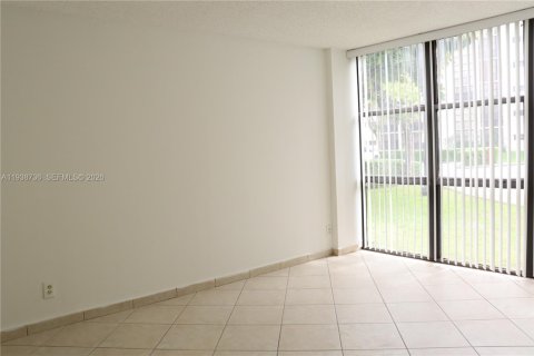 Copropriété à vendre à Sunny Isles Beach, Floride: 1 chambre, 71.26 m2 № 1996437 - photo 8