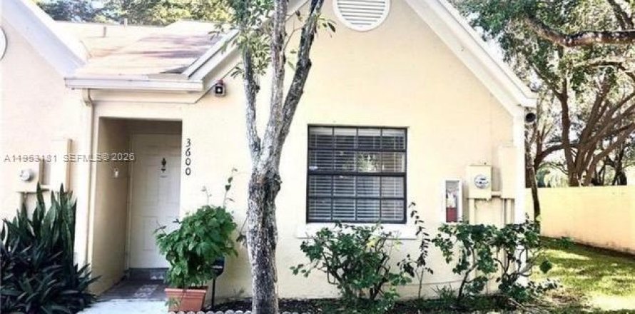 Casa en Sunrise, Florida 2 dormitorios, 86.86 m2 № 2007527