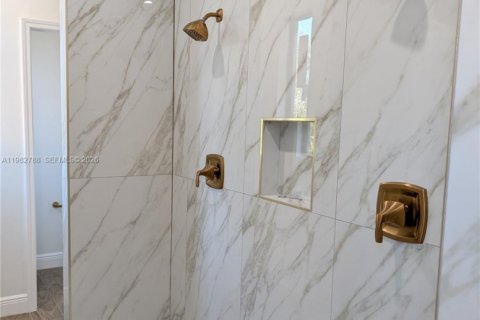 House in Lehigh Acres, Florida 4 bedrooms № 2049262 - photo 7