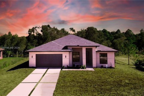 House in Lehigh Acres, Florida 4 bedrooms № 2049262