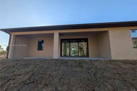 House in Lehigh Acres, Florida 4 bedrooms № 2049262 - photo 9