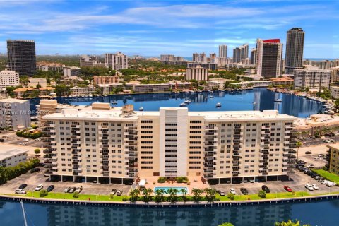 Condominio en venta en Hallandale Beach, Florida, 1 dormitorio, 85.93 m2 № 1845618 - foto 5