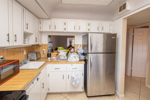 Copropriété à louer à Lauderhill, Floride: 2 chambres, 83.98 m2 № 2183596 - photo 2