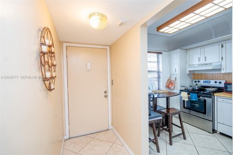 Copropriété à louer à Lauderhill, Floride: 2 chambres, 83.98 m2 № 2183596 - photo 4