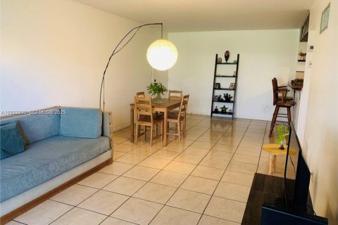 Apartamento en alquiler en Hollywood, Florida, 2 dormitorios, 82.13 m2 № 1993147 - foto 6