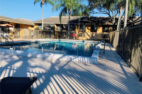 Apartamento en alquiler en Hollywood, Florida, 2 dormitorios, 82.13 m2 № 1993147 - foto 18