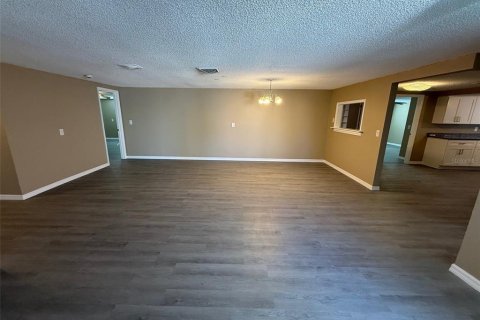 Casa en venta en Port Richey, Florida, 3 dormitorios, 163.23 m2 № 2102221 - foto 5