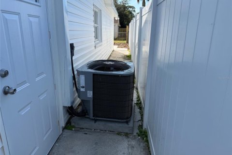 Casa en venta en Port Richey, Florida, 3 dormitorios, 163.23 m2 № 2102221 - foto 24