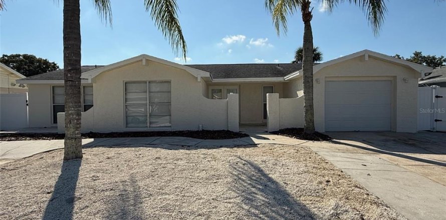 Casa en Port Richey, Florida 3 dormitorios, 163.23 m2 № 2102221