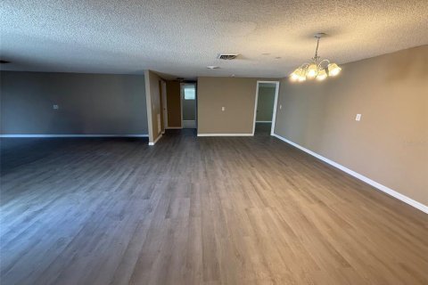 Casa en venta en Port Richey, Florida, 3 dormitorios, 163.23 m2 № 2102221 - foto 3