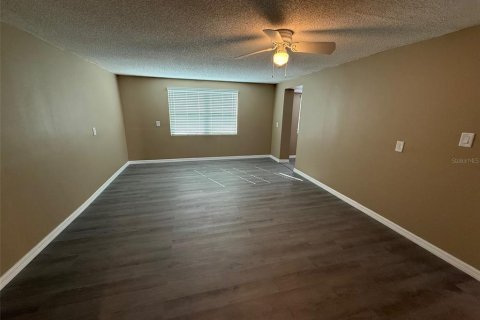 Casa en venta en Port Richey, Florida, 3 dormitorios, 163.23 m2 № 2102221 - foto 10