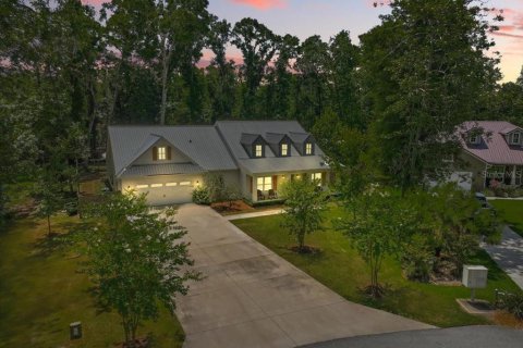 Casa en Fanning Springs, Florida 4 dormitorios, 281.22 m2 № 2129746