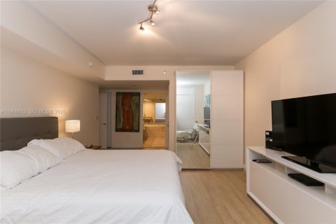 Condo in Hallandale Beach, Florida, 2 bedrooms  № 2052855 - photo 14