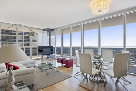 Condo in Hallandale Beach, Florida, 2 bedrooms  № 2052855 - photo 5