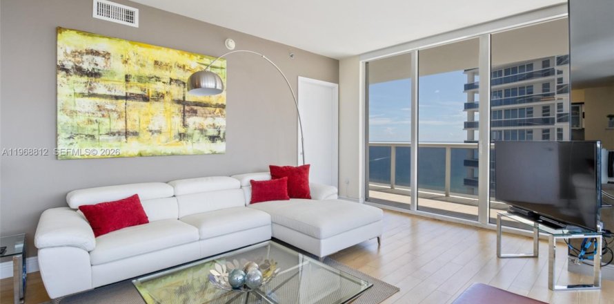 Condo in Hallandale Beach, Florida, 2 bedrooms  № 2052855