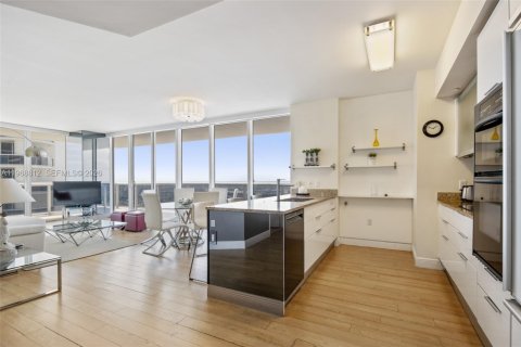 Condo in Hallandale Beach, Florida, 2 bedrooms  № 2052855 - photo 7