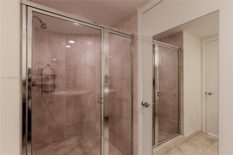 Condo in Hallandale Beach, Florida, 2 bedrooms  № 2052855 - photo 18