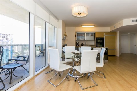 Condo in Hallandale Beach, Florida, 2 bedrooms  № 2052855 - photo 9